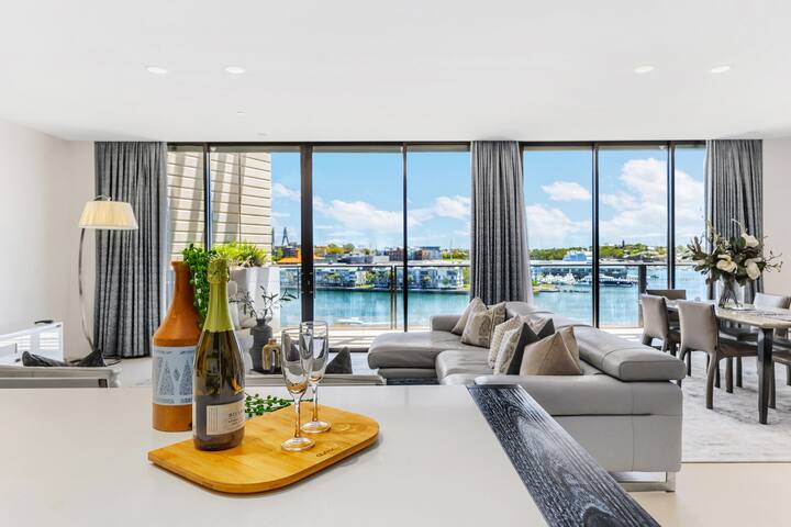 Barangaroo Waterfront Penthouse gallery image 4