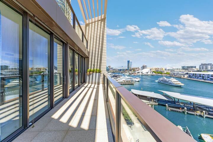 Barangaroo Waterfront Penthouse gallery image 3