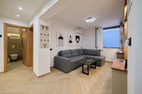 Top Airbnb: Panos City Apt/Motorcycles Parking+Next to metro! in ΠΛΑΤΕΙΑ ΒΙΚΤΩΡΙΑΣ