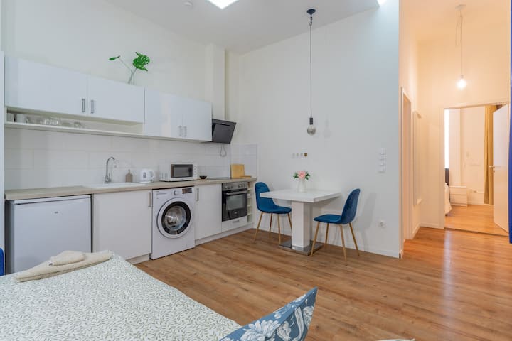 Stylish Urban Retreat Close To Iconic Landmarks - Budimpešta