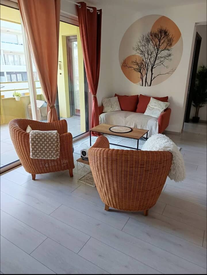 Apartment With Private Parking Balcony Close To Train Station apartment-with-private-parking-balcony-close-to-train-station