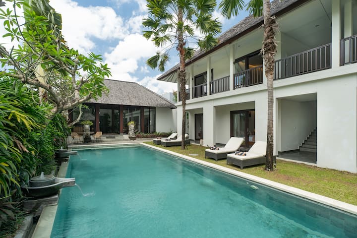 Luxury 5br Villa By Finns And Berawa Beach - Bali