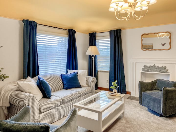 Treetop Suite - Sauna - King Bed - Garage Parking - Ohio