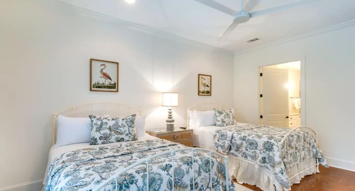 2 bračna kreveta na glavnoj etaži pružaju udobnu prostoriju za do 4 djece.