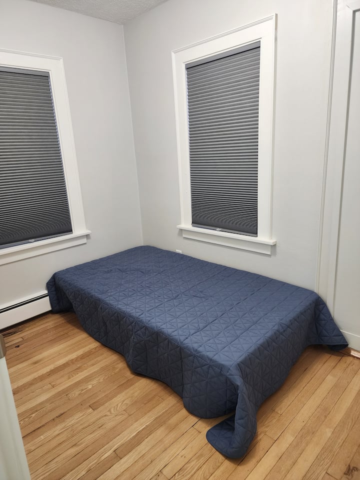 Small daybed room