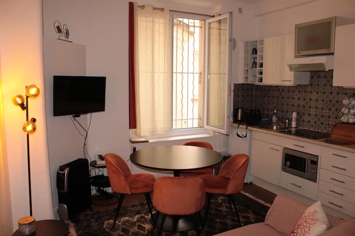 En Face Du Pont-neuf  Studio Sympa Pour 4 Prs