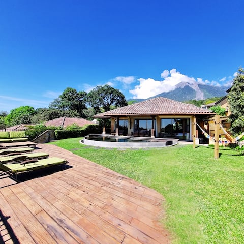 La Casa del Volcán in La Reunión Antigua Guatemala
