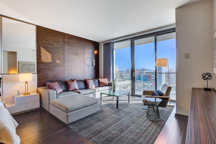 Luxury Studio W/ Strip View | Prime Vegas Getaway - Las Vegas, NV