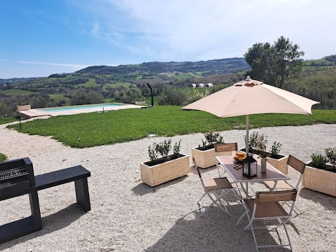 Pool view and valley apartment - Sirio