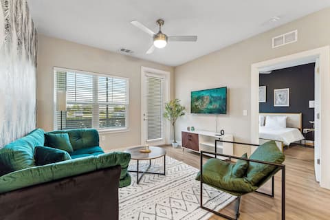 King-Size Bed Haven, Resort Pool, & Pet-Friendly