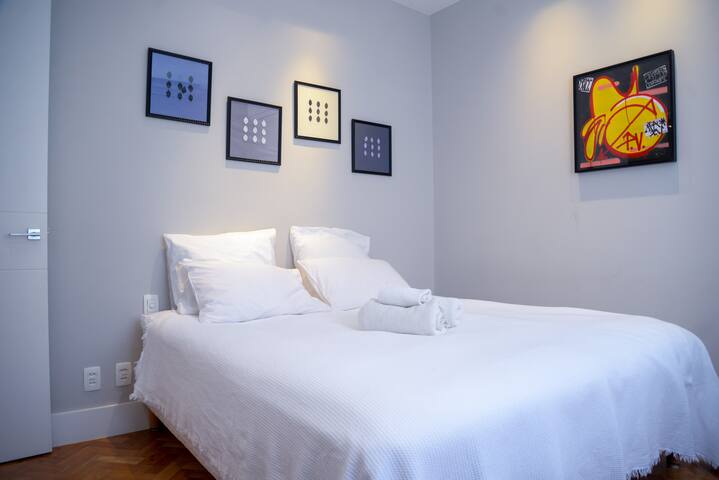 Charming & Stylish 2-Suite Apartment in Leblon gallery image 4