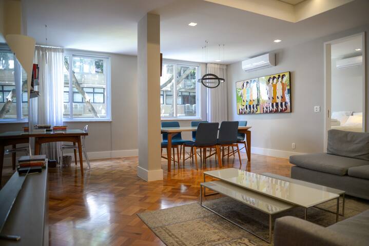 Charming & Stylish 2-Suite Apartment in Leblon gallery image 2