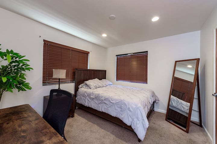 Отседнете в комфорт - AC, паркинг и най - добрите атракции само на минути път