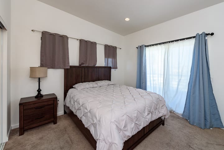 Разходете се до пивоварни и кафенета !
Само на 10 минути от най - добрите плажове, атракции и нощен живот!
