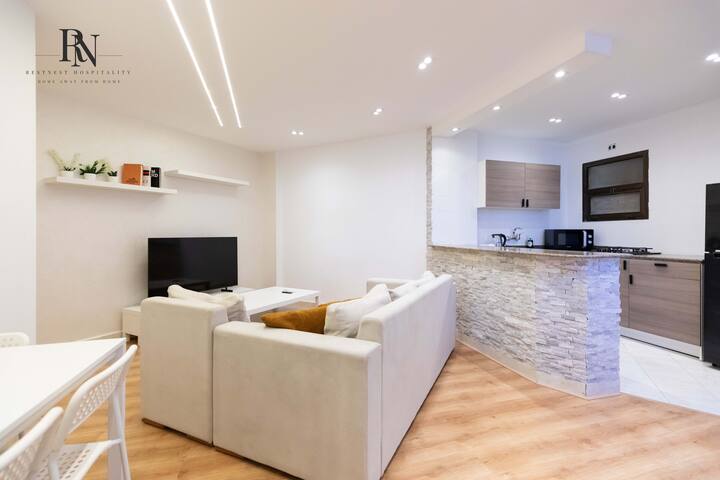 Royal Suite 1 BDR In Rehab City: Living room
