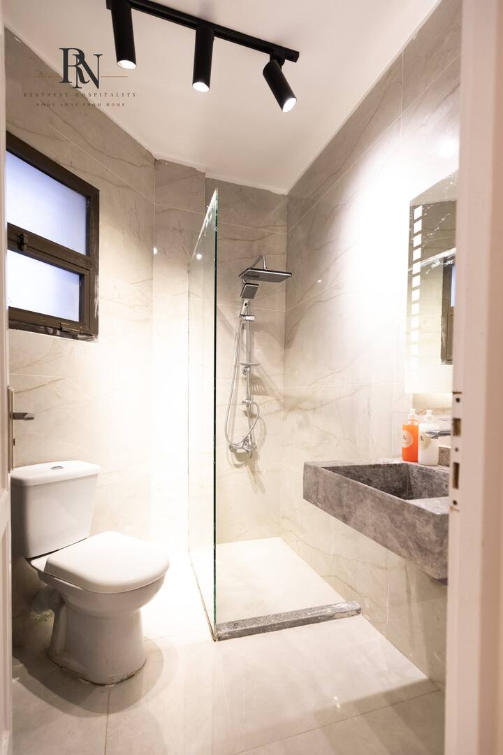 Royal Suite 1 BDR In Rehab City: Full bathroom
