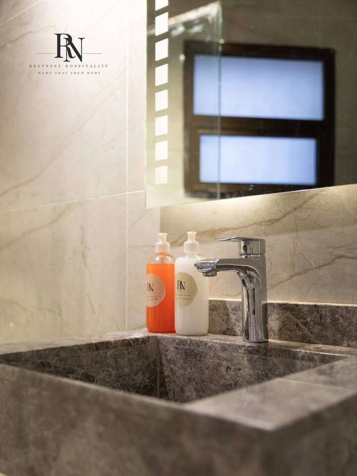 Royal Suite 1 BDR In Rehab City: Full bathroom