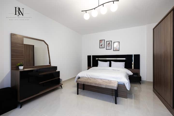 Spacious 2 BDR In Rehab City: Bedroom 2