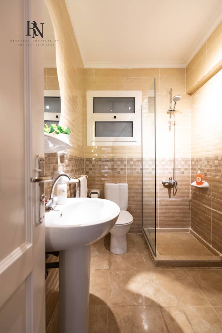 Spacious 2 BDR In Rehab City: Full bathroom