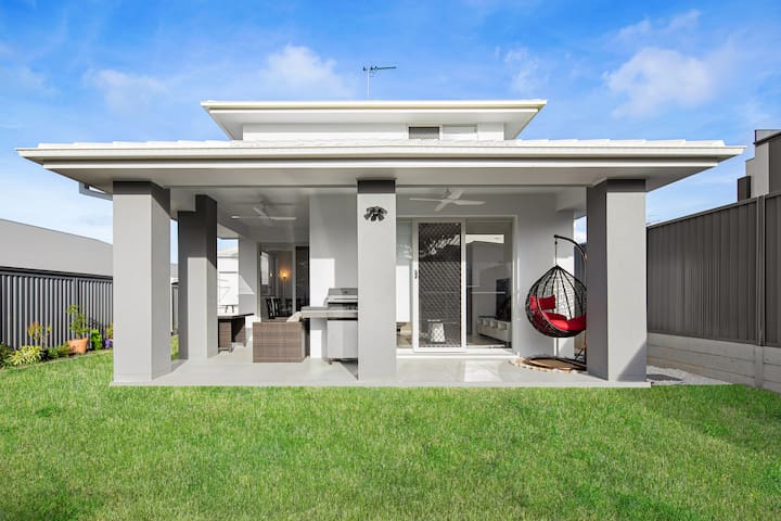 Carseldine Castle, 5 Bedroom EV Charger Sleeps 12