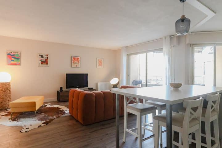 Cagnes-centre : 2 Chambres, Vue Village & Parking - Cagnes-sur-Mer