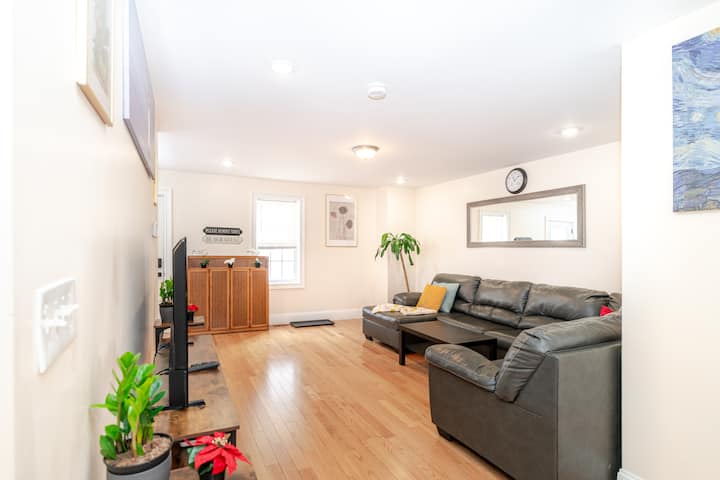 Modern 2br Quincy Townhouse W/parking&workspace 41 - Quincy, MA