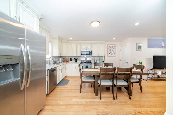 Modern 2br Quincy Townhouse W/parking&workspace 41 - Quincy, MA