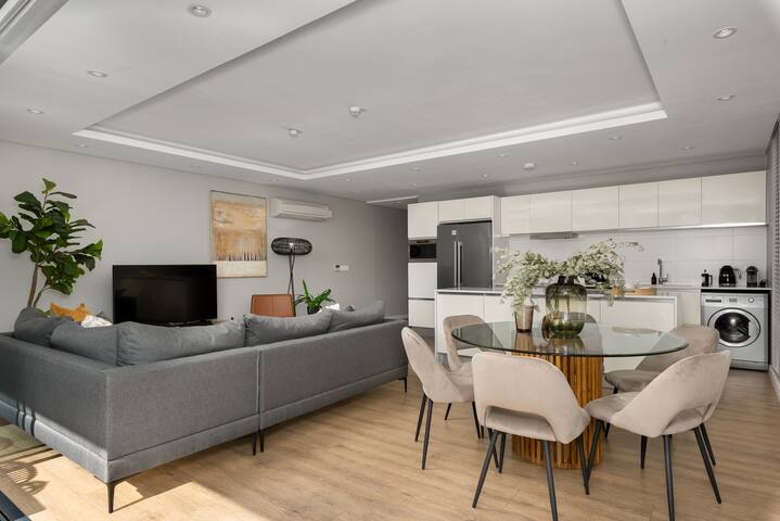 Sunlit Serenity in Green Point gallery image 2