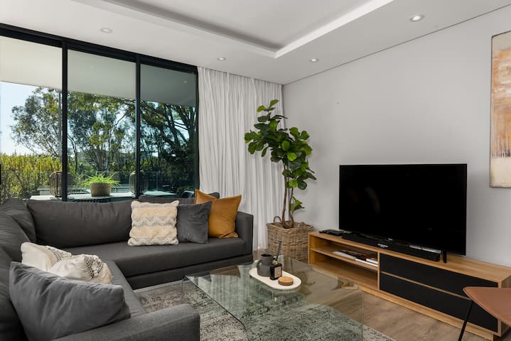 Sunlit Serenity in Green Point