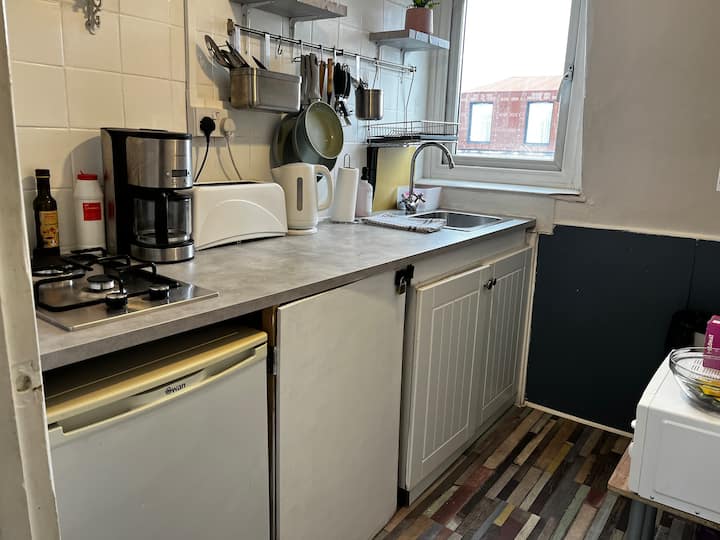 -2bedroom Basic And Central Flat. - London