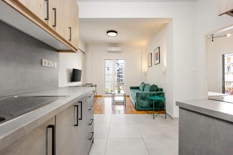 Popular Airbnb listing: 3 Bedroom Gem at METRO in ιουλιανου φιλαδελφειασ