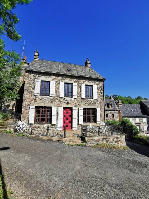 Familial House in mountain village Cantal