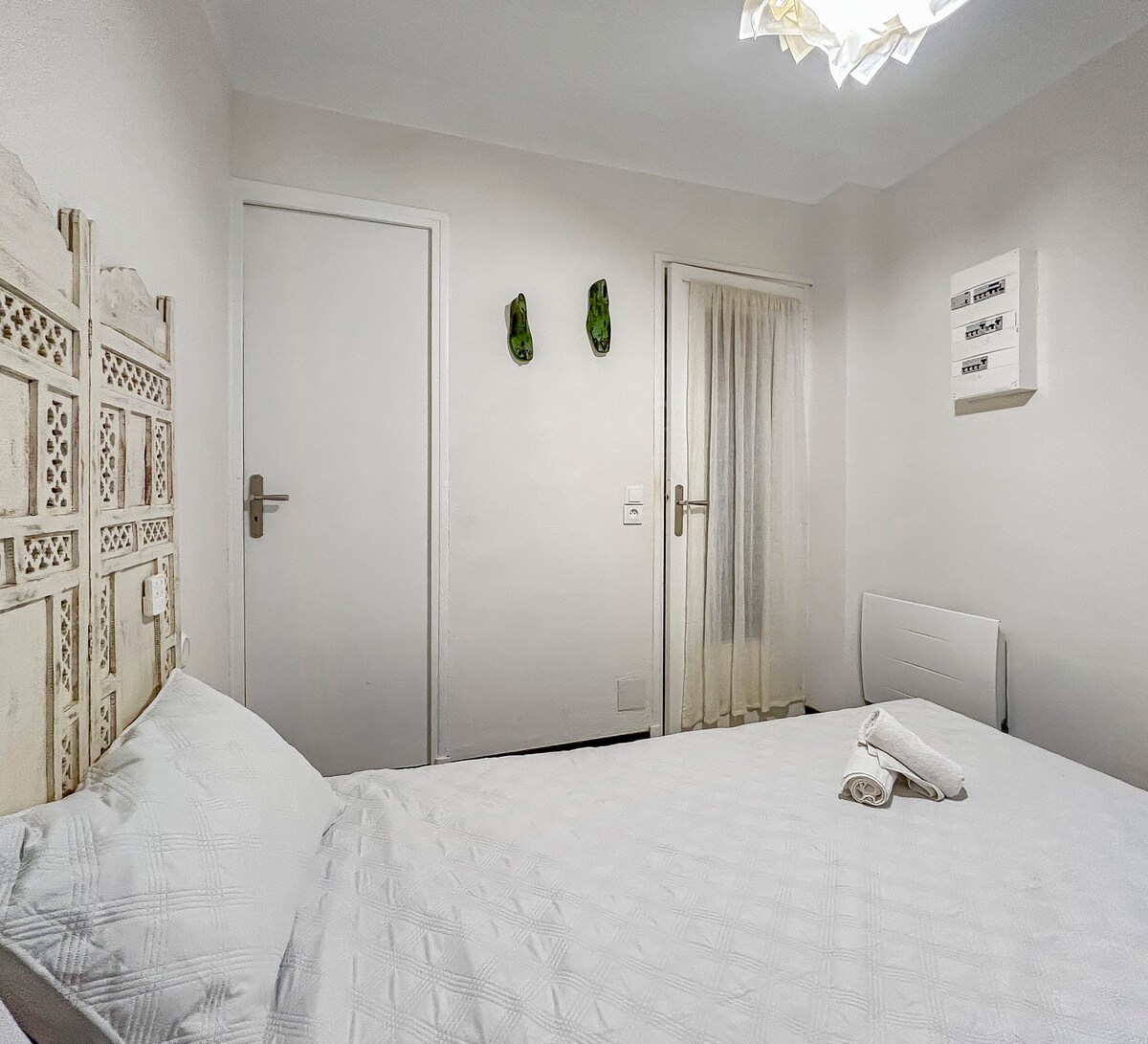 Gemütliches Zimmer mit Bett 160 x 200