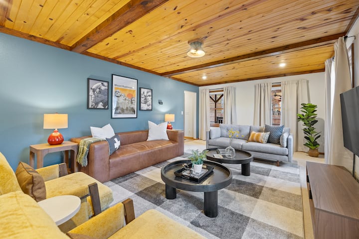 Americana Escape | Fire Pit, Games, Mount Rushmore - Keystone, SD