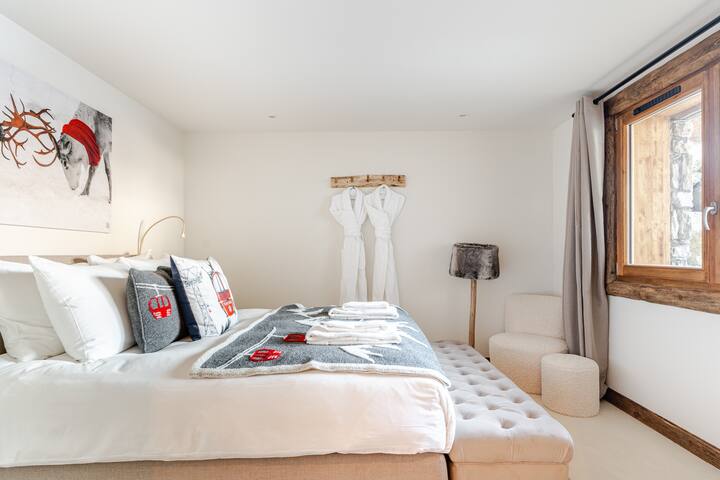 Chalet Cheval Blanc, indoor pool