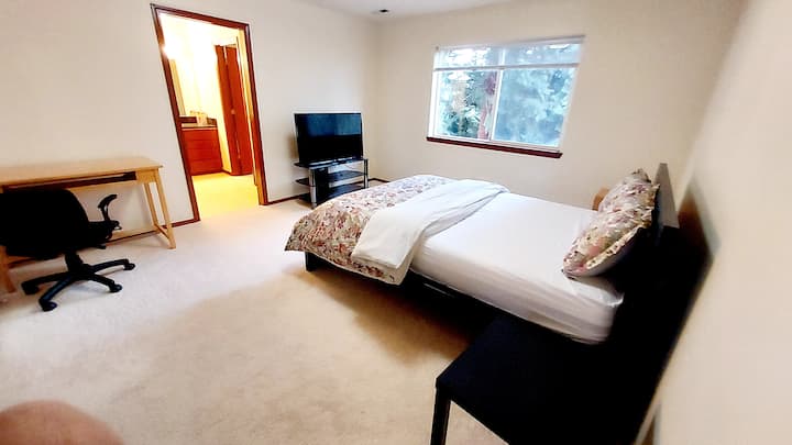 Glavni krevet s ugrađenim garderoberom