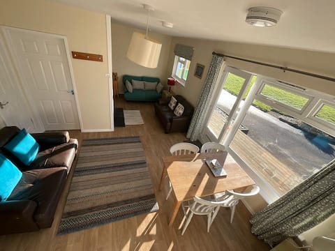 Top Airbnb: Number 24 Comfortable cottage close to the beach in Nettlestone And Seaview