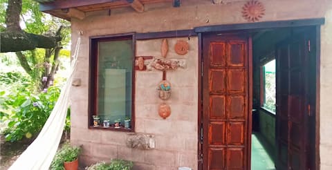 Propiedad de Airbnb exitosa: Full accommodation in Tanti Rooms with a gazebo en Tanti