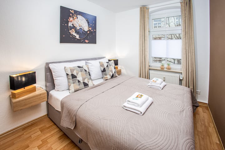 Също така във втората ни спалня ще намерите удобно пружинно легло с двойно легло с размери 160 x 200 см – идеалното място за почивка и презареждане!