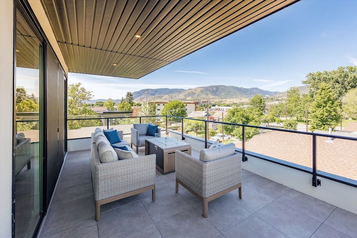 Luxurious 4br Beach Retreat W/ Backyard & Balcony - Penticton