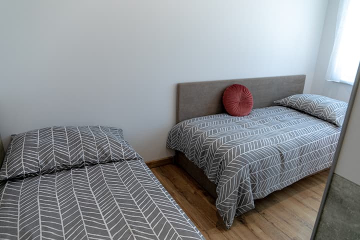 Duas camas de solteiro 100 x 200 cm