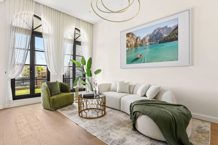 Family-friendly entire Lux 4BR Home + 2 parking