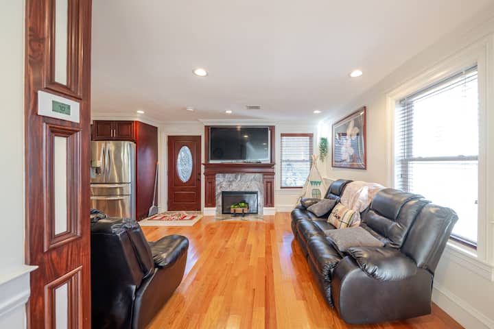 Warm Kid-friendly House Quincy W/parking | 383 - Quincy, MA
