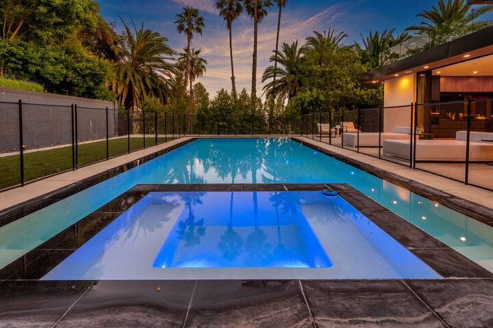 Luxury 6BR Beverly Hills Villa w/ Pool & Views gallery image 5