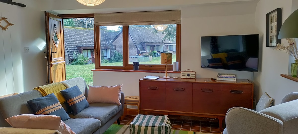 Top performing Airbnb: Shepherd's View in Westham