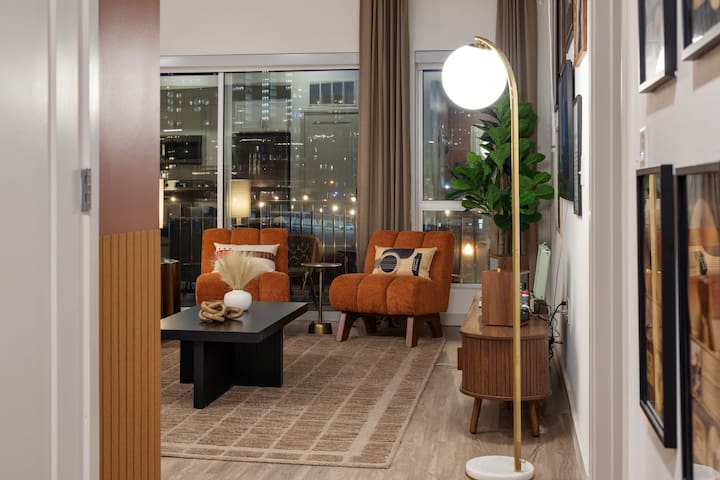 Hall of Fame Luxury · Free Parking · 2 King Suites