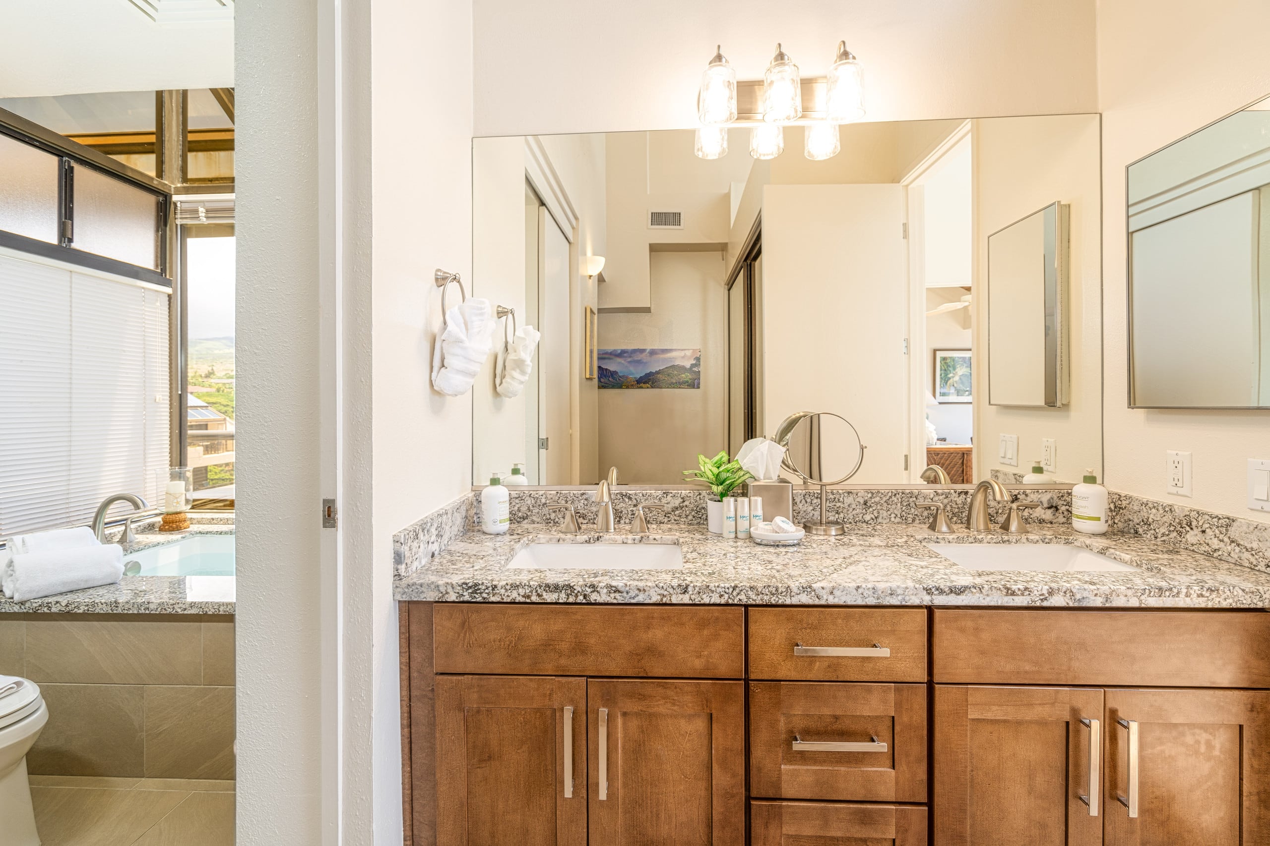 Condo in Lahaina · ★4.92 · 3 bedrooms · 6 beds · 3 baths - Image 36