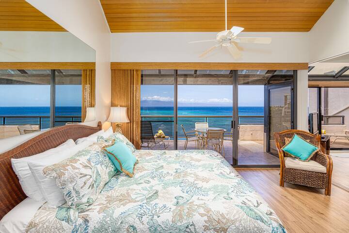 Stunning Oceanfront Penthouse gallery image 2