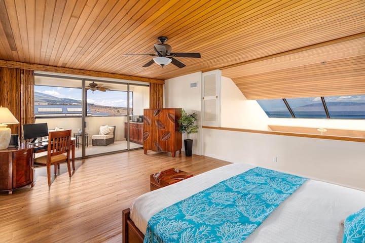 Ზემოთ მდებარე კინგ ‑ აპარტამენტში არის ლუქს-კლასის მატრასი, ცალკე მინი-კიტრი, 2 ახალი ორადგილიანი საწოლი (რომელიც შესასვლელ კარადაში ინახება), ცალკე მინი ‑ გაყოფილი კონდიციონერი, ახალი ორადგილიანი სააბაზანო და სმარტ-ტელევიზორი. Ასევე, ოკეანის პანორამული ხედები!