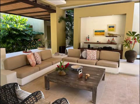 Popular Airbnb listing: Mesa de Yeguas Nature and Luxury in Anapoima